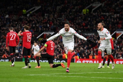 Sevilla bangkit ketinggalan dua gol bagi mengikat United 2-2 hasil jaringan sendiri pemain tuan rumah dalam perlawanan suku akhir pertama Liga Europa di Old Trafford pada Jumaat. Foto: AGENSI