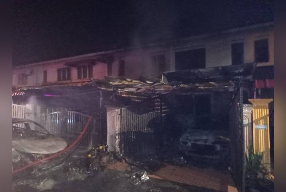 Kebakaran turut mengakibatkan empat kenderaan musnah.