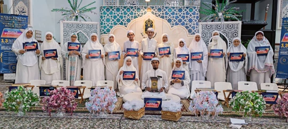  Seramai 450 kariah menyertai World #QuranHour & Majlis Khatam Al-Quran di Masjid Muadz Bin Jabal, Setiawangsa, pada 13 April 2023.