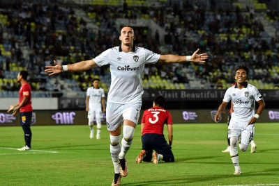 Mamut (tengah) meraikan jaringan pada aksi pusingan 16 Piala FA di Stadium Sultan Mizan Zainal Abidin pada Jumaat. - Foto Bernama