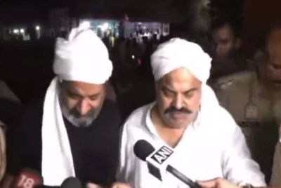 Insiden pembunuhan Atiq Ahmed dan abangnya berjaya dirakam kamera televisyen. - Foto Agensi