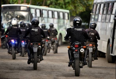 Anggota keselamatan tiba di Penjara Litoral selepas terjadi pertempuran, di Guayaquil, Ecuador, 14 April 2023. - REUTERS
