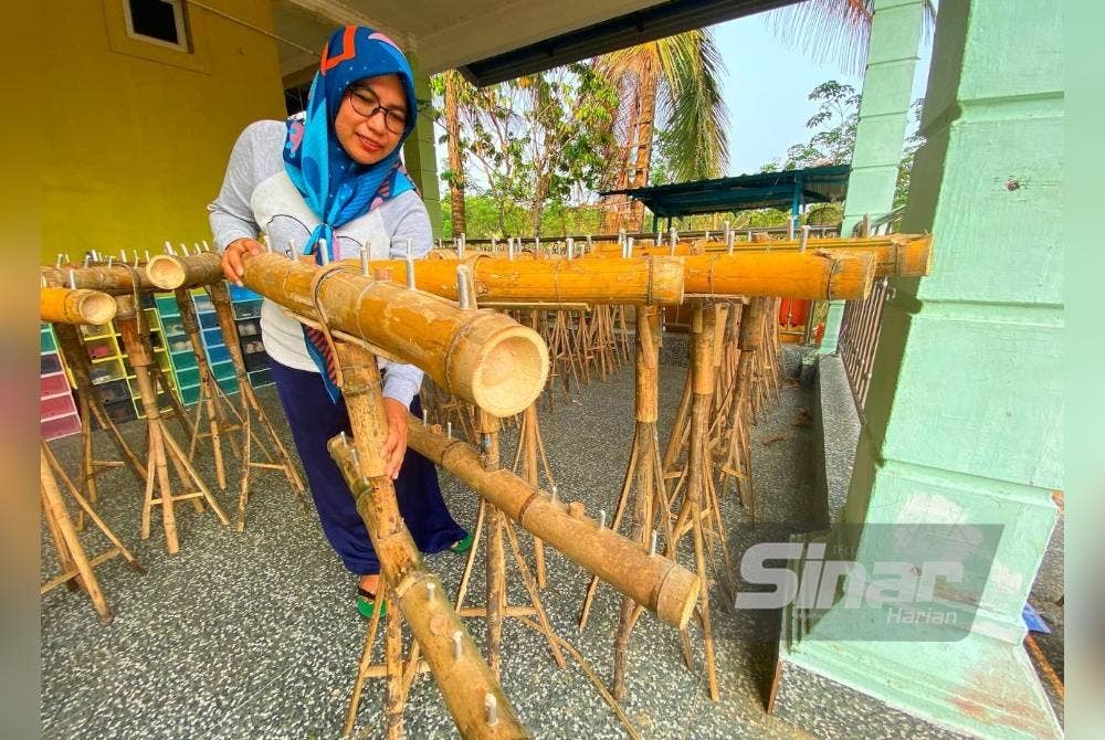 Lebih menyedihkan lagi apabila pelita buluh buatan suaminya, Maskuri tampil dengan rekaan terbaharu iaitu bertingkat serta boleh dicabut gagal terjual.
