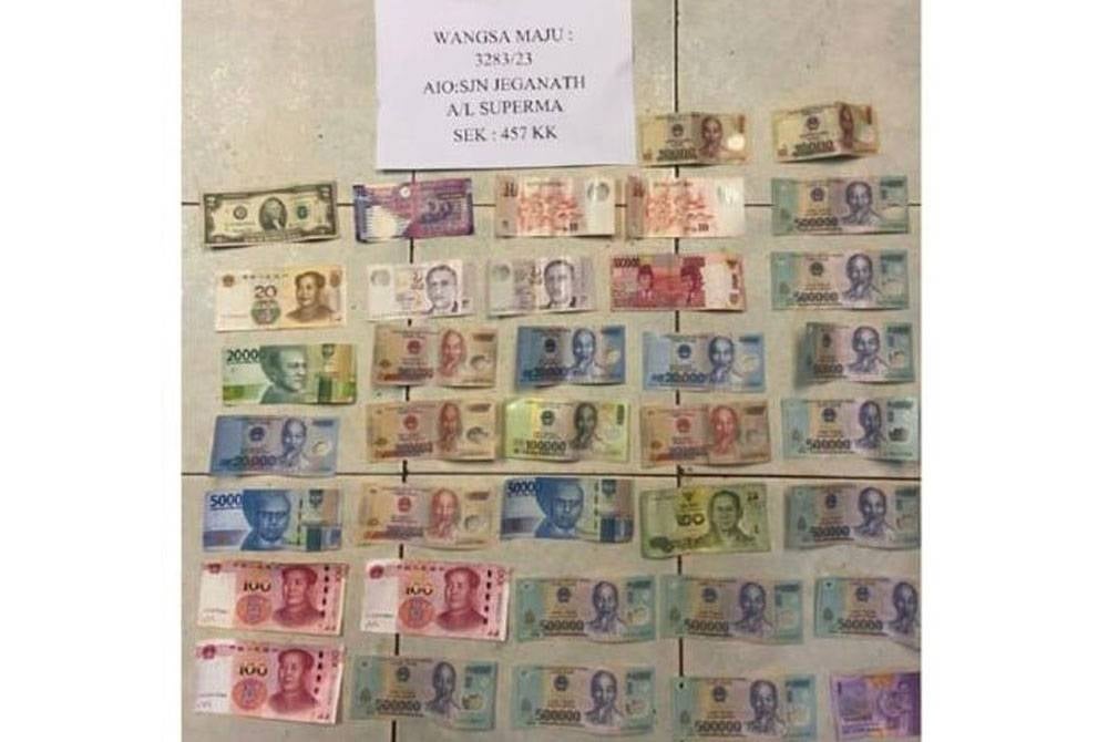 Mata wang asing yang turut dirampas.