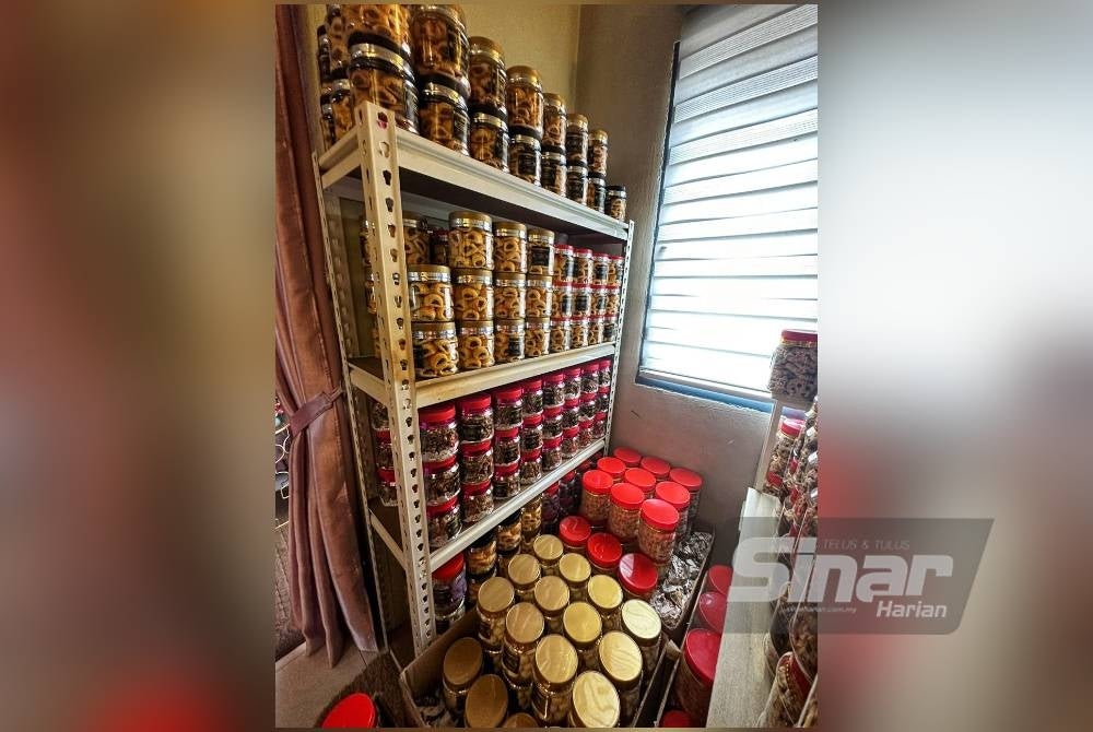 Antara biskut raya yang ditempah pelanggan Nurul Fatimah pada tahun ini sempena Aidilfitri.