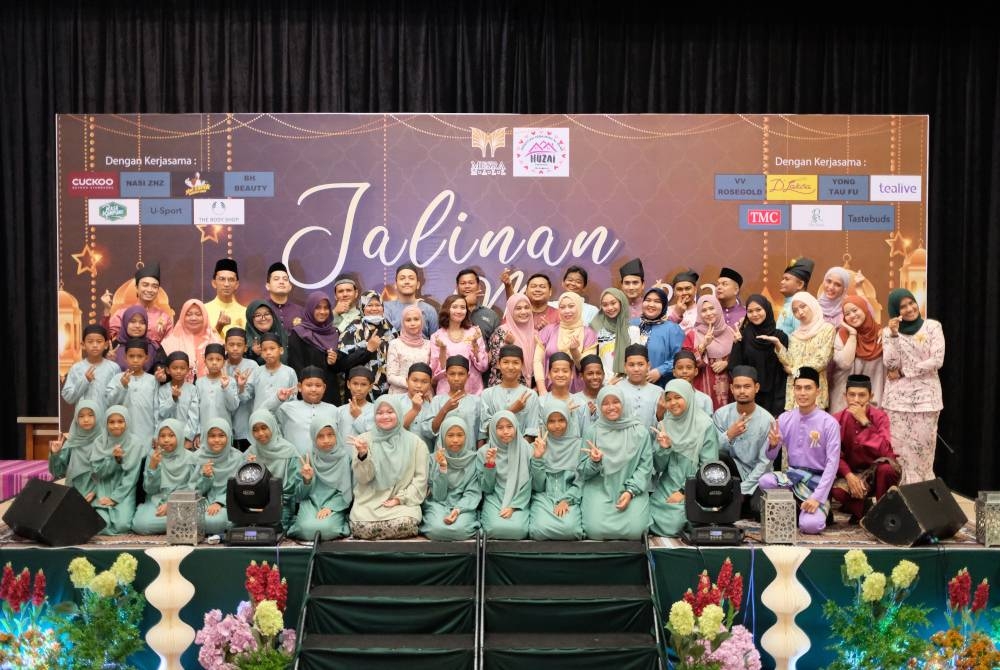 Pusat Beli-Belah Mesra di Kemaman, Terengganu turut meraikan 30 orang anak yatim daripada Persatuan Kebajikan Al-Islam Huzai Kemaman (Rumah Huzai) pada 6 April lalu.