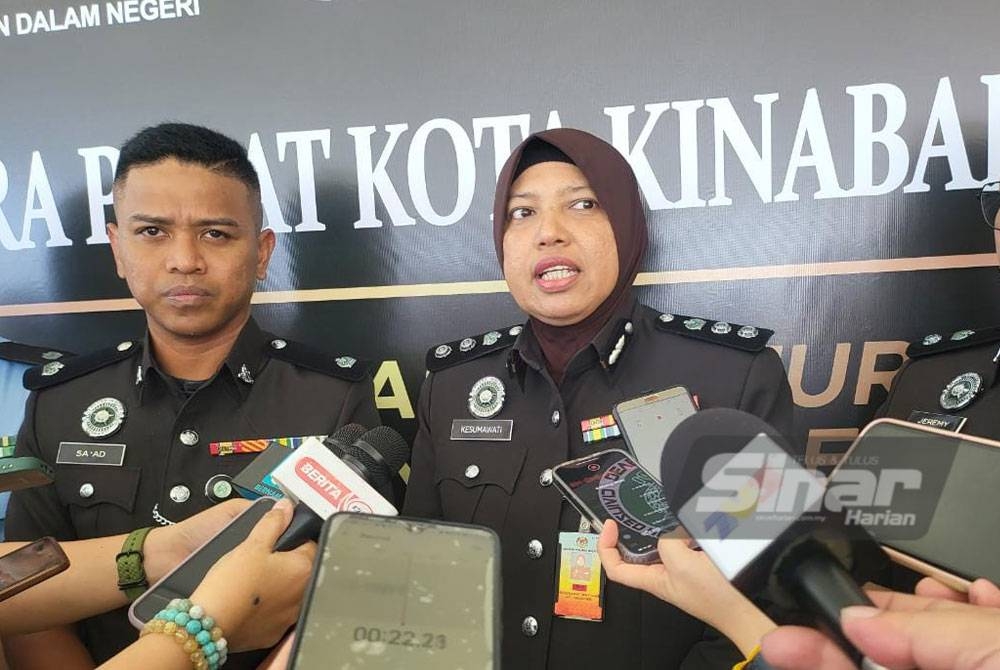 Kesumawati bersama Mohammad Sa'ad ketika ditemui pemberita di Dewan Mini Penjara Pusat Kota Kinabalu.