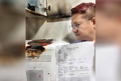 Nurzhani menunjukkan laporan polis yang dibuat dan kesan terbakar pada mesin penapis air yang turut merosakkan kabinet dapur miliknya