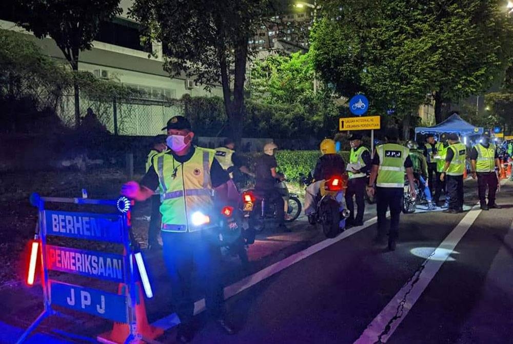 Operasi motosikal sepanjang Ops Hari Raya Aidilfitri (HRA) 2022 telah mengeluarkan notis sebanyak 2,459. - Foto JPJ