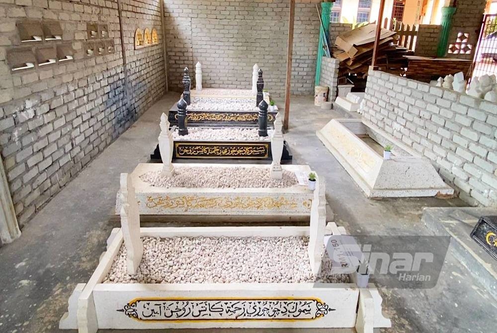 Harga yang ditetapkan bagi satu set batu nisan dan belindan termasuk dengan kos pemasanganialah sekitar RM670 hingga mencecah RM5,000.