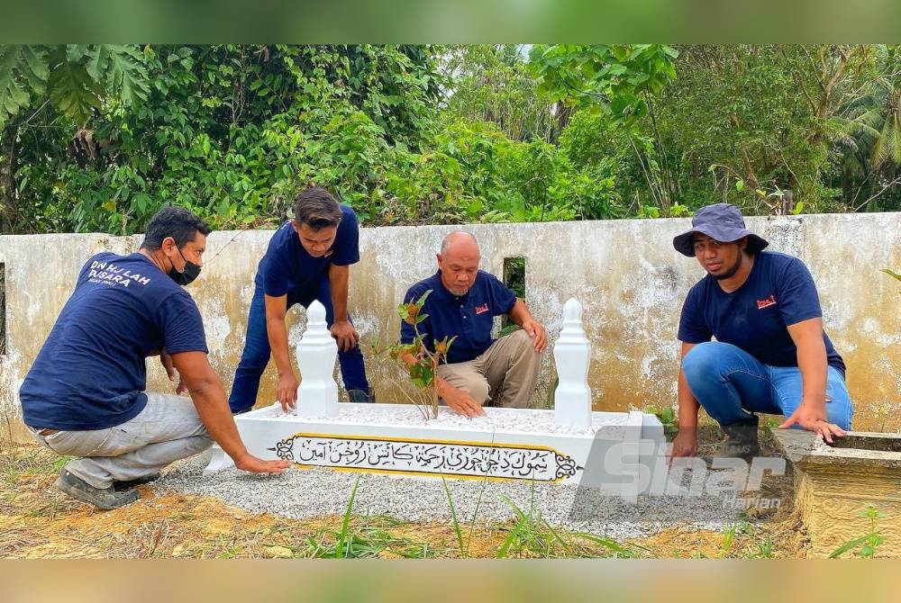 Menjelang Syawal selain permintaan terhadap pakaian baharu, biskut raya, menukar batu nisan dan belindan di tanah perkuburan juga menjadi trend terkini orang ramai.