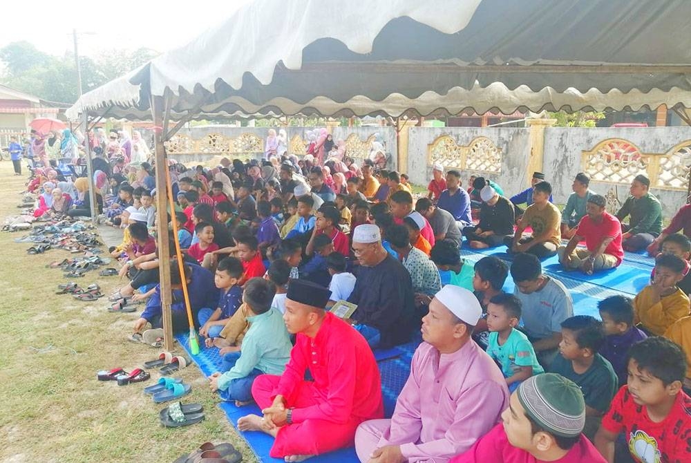Lebih 1,000 penduduk dan perantau menganjurkan tahlil perdana di kawasan perkuburan Kampung Baloh, Kok Lanas, Kota Bharu pada Ahad.