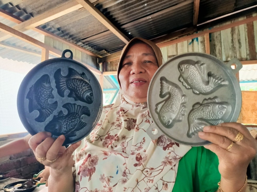 Acuan tembaga yang digunakan dalam pembuatan baulu tradisional.