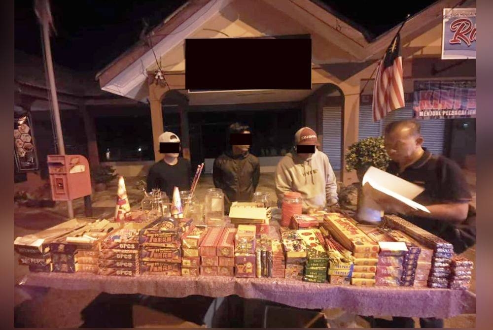 Polis Johor komited melaksanakan penguatkuasaan dan pemantauan permit penjualan mercun dan bunga api yang telah diluluskan. - Foto Polis Johor