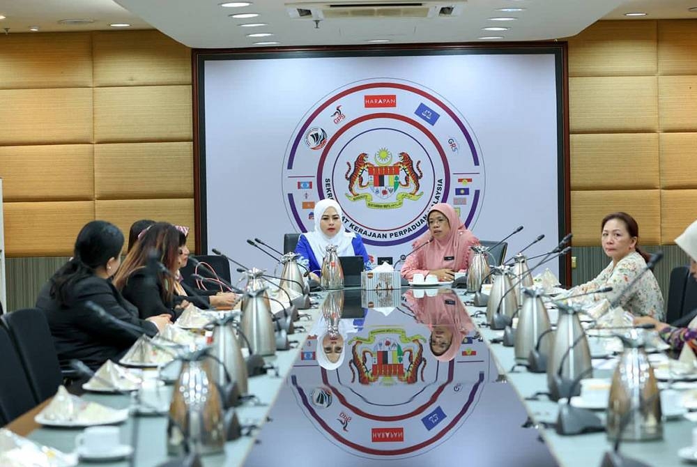 Ketua-ketua Wanita Parti Kompinen dalam Kerajaan Perpaduan mengadakan mesyuarat pertama di Menara Dato' Onn pada Khamis.