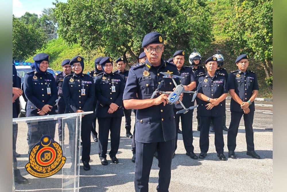 Hanif menunjukkan unit dron digunakan JPJ sepanjang HRA.