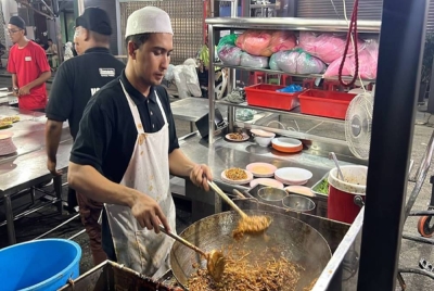 Muhammad Nabil bersemangat dan bangga apabila masakannya menerima pujian Perdana Menteri. - Foto Awani