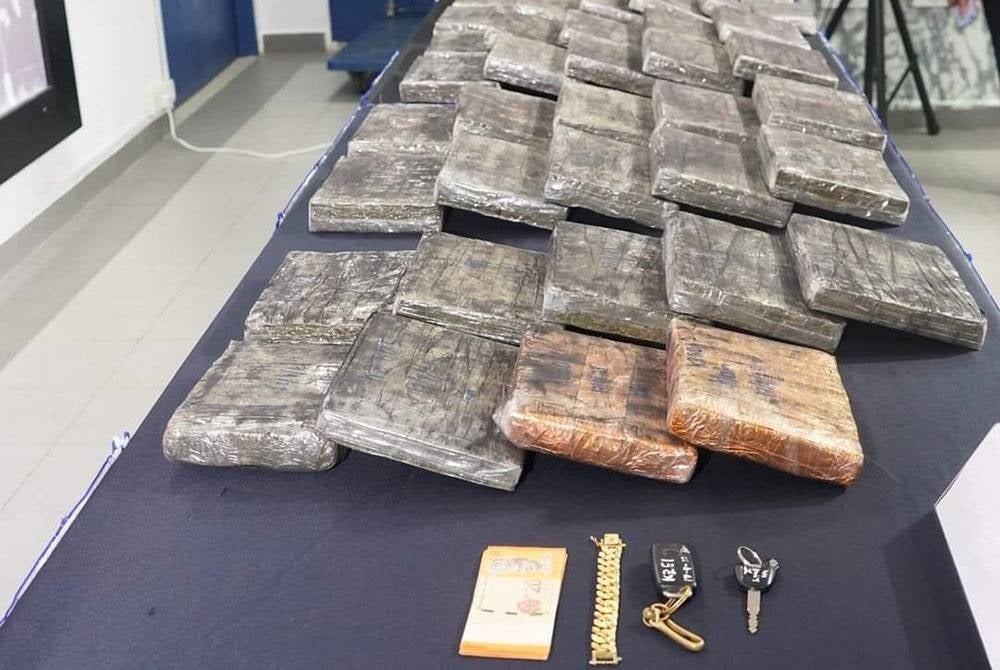 Antara dadah jenis ganja yang dirampas polis menerusi operasi di sekitar ibu negara, April lalu.