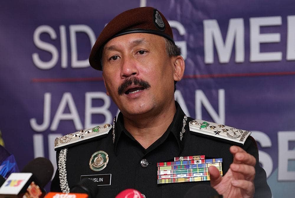Ruslin bercakap pada sidang media selepas meninjau Kompleks Kastam, Imigresen dan Kuarantin (CIQ) Bangunan Sultan Iskandar (BSI) Johor, pada Jumaat. - Foto Bernama