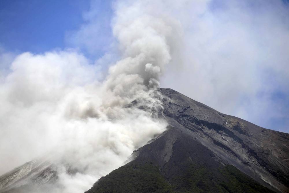 Le volcan Fuego a commencé à cracher de la poussière depuis jeudi.  - Agence