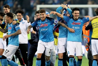 Pemain Napoli meraikan kejayaan menjuarai Serie A. - Foto EPA