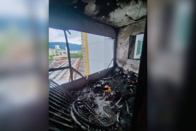 Kedua-dua mangsa berjaya menyelamatkan diri dalam kebakaran di Jelutong pada Jumaat.