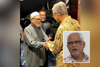 Abdul Hadi mengadakan pertemuan dengan Dr Mahathir sebelum menandatangani dokumen Proklamasi Orang Melayu di kediaman bekas Perdana Menteri itu baru-baru ini. - Foto FB Proklamasi Orang Melayu. Gambar kecil: Mahfuz