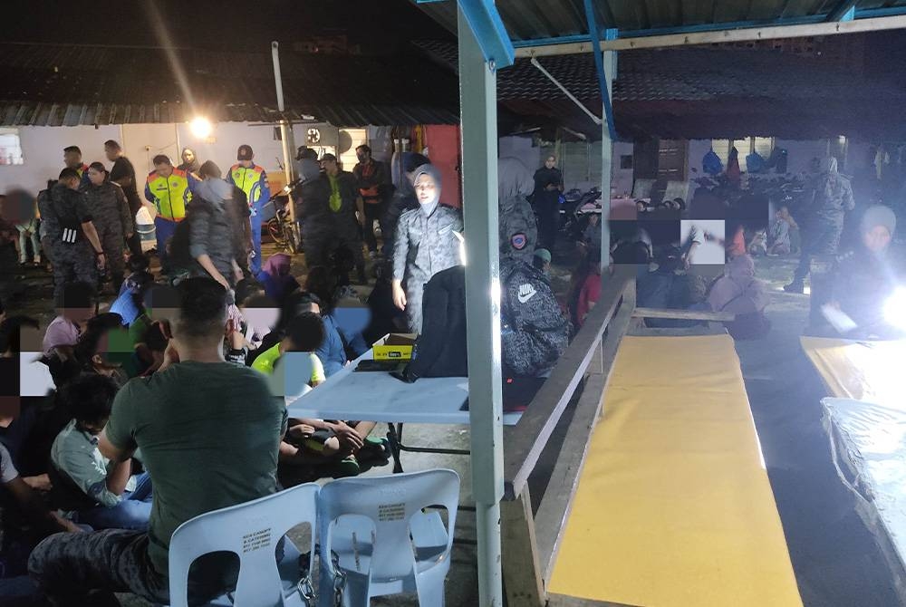 Imigresen Kuala Lumpur menahan 78 warga asing di kawasan penempatan di Segambut Dalam, Kuala Lumpur pada Sabtu.