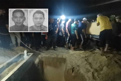 Jenazah dua beradik yang maut dalam dalam kemalangan dikebumikan di Tanah Perkuburan Islam Bukit Tunggal di Kuala Nerus kira- kira jam 11.15 malam pada Jumaat. (Gambar kecil: Allahyarham Muhammad Amirul Syafiq dan Allahyarham Mohd Husaini Amir)