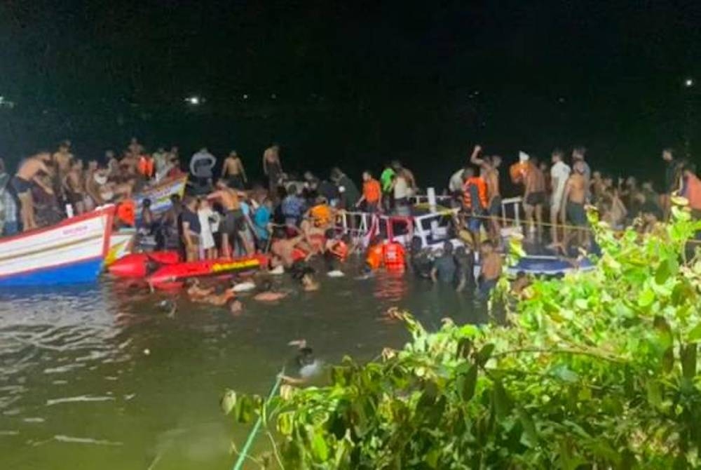 Au moins 21 personnes, dont plusieurs enfants, sont mortes dimanche lorsqu'un bateau de tourisme a chaviré et coulé au Kerala, en Inde.  - Photos de médias sociaux