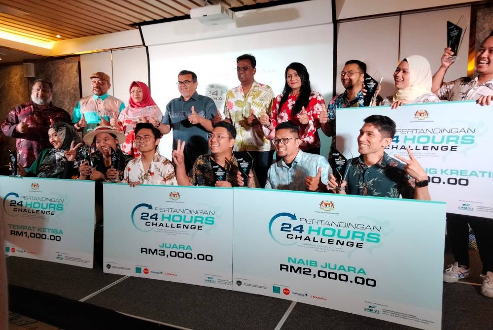 Para peserta yang memenangi hadiah bagi Pertandingan 24 Hours Challenge.