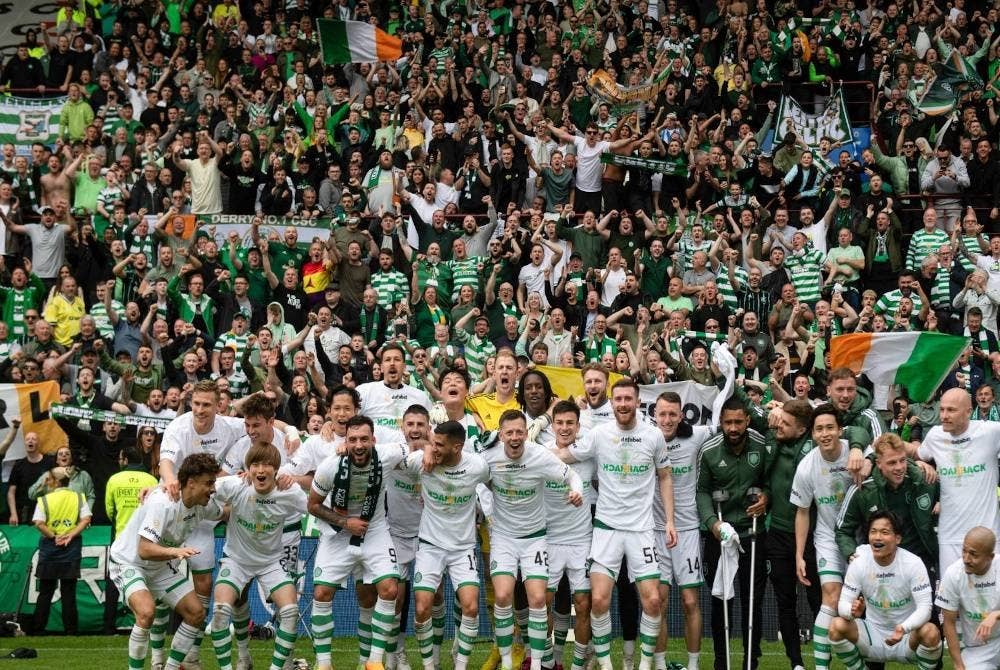 Celtic merangkul kejuaraan SPL selepas menjinakkan Hearts 2-0 di Stadium Tynecastle Park.