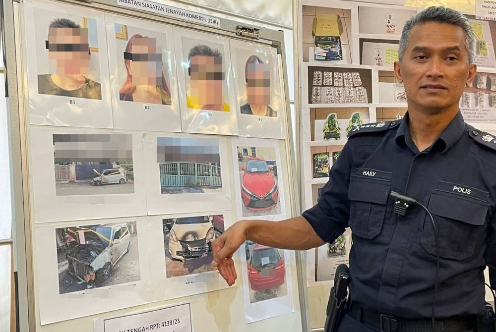 Mohd Shuhaily menunjukkan suspek yang ditahan untuk membantu siasatan pada sidang akhbar di IPK Pulau Pinang Georgetown pada Isnin.