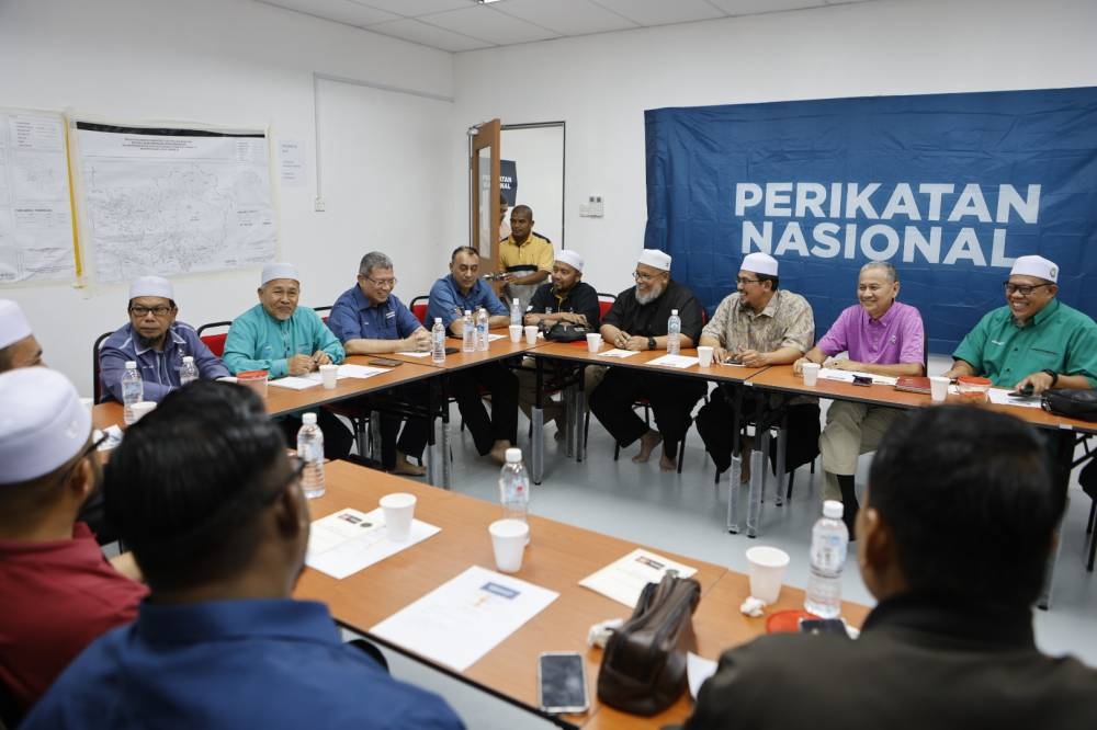 Seramai 17 ADUN PN hadir ke mesyuarat khas berkenaan persidangan DUN dan persiapan menjelang PRN di Pejabat Sekretarian PN pada Isnin.