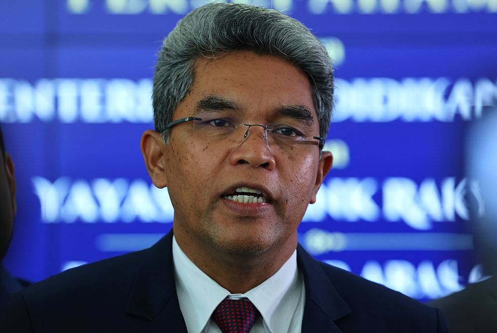 Pkharuddin ketika sidang media pada Majlis Pemeteraian MoU antara Kementerian Pendidikan dan Yayasan Bank Rakyat di Kompleks E Kementerian Pendidikan pada Isnin. - Foto Bernama