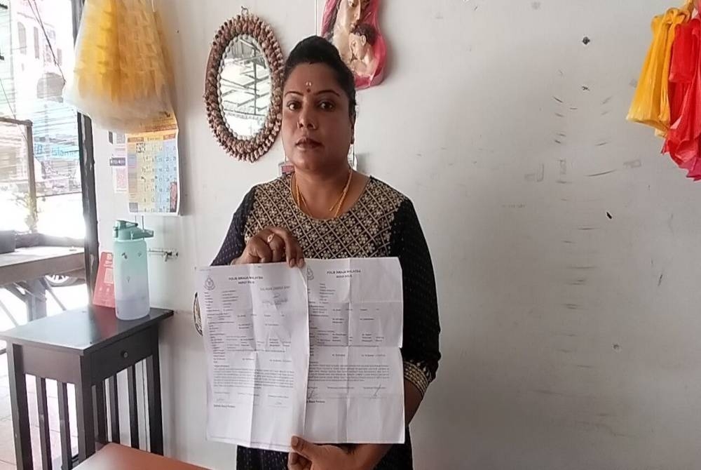 Laletha menunjukkan laporan polis mengenai kehilangan Tava dan ugutan oleh individu tidak dikenali.