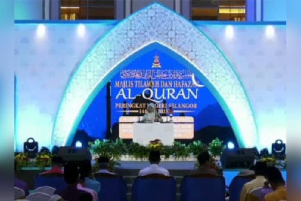 La cérémonie s'est déroulée dans la salle d'enseignement islamique et de Muzakarah de la mosquée Sultan Salahuddin Abdul Aziz Shah, qui a vu la participation de 14 récitants et de quatre récitants à la récitation du Coran.