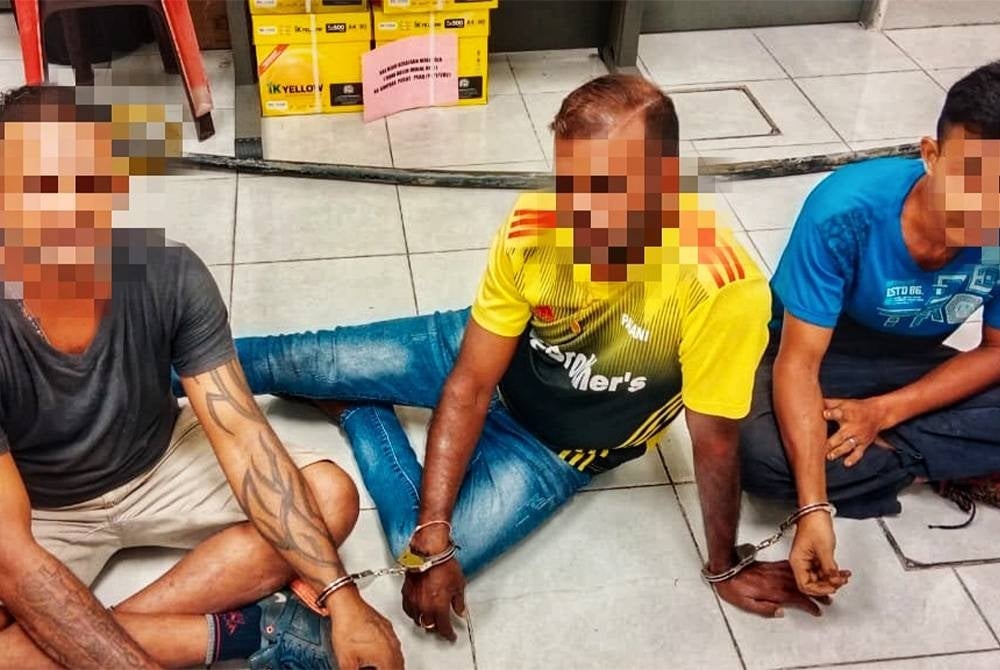 Ketiga-tiga suspek direman selama empat hari bermula Rabu untuk siasatan lanjut.
