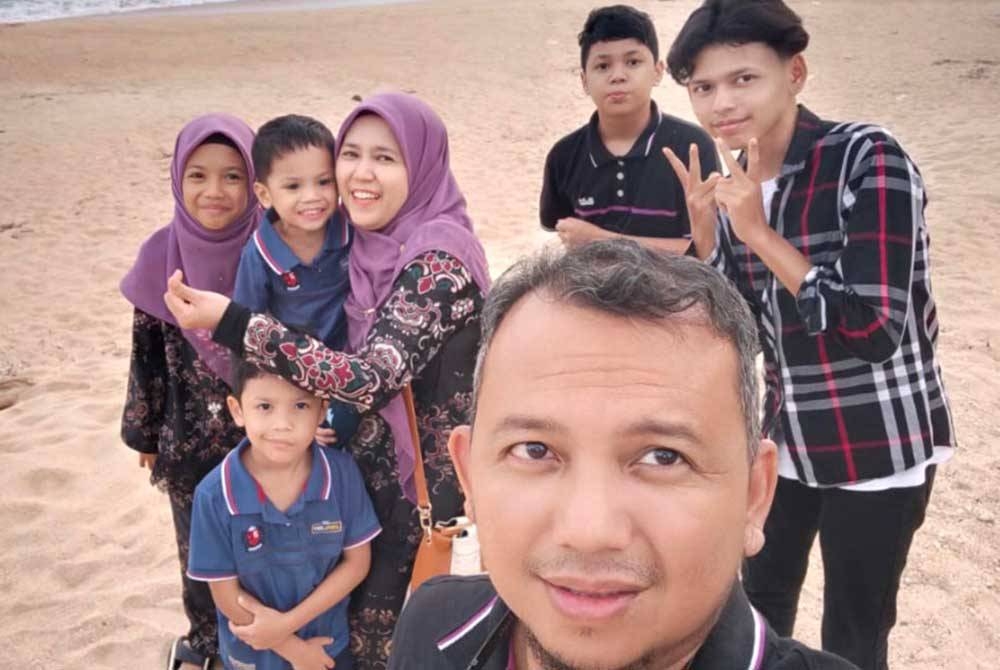 Azlina mendapatkan suntikan semangat daripada sokongan keluarga.