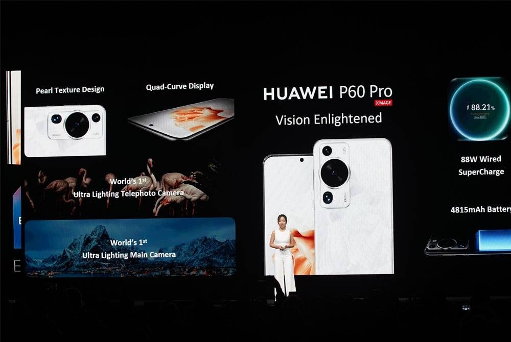 Felicia Choong ketika pelancaran HUAWEI P60 Pro pada Khamis.