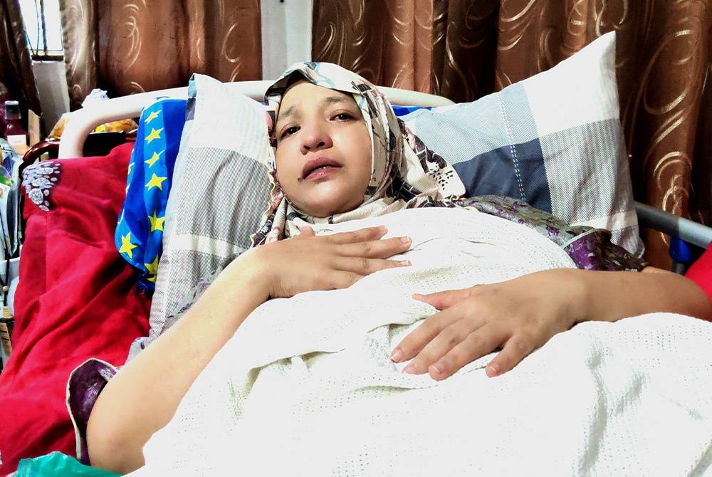 A'fiyah yang terlantar sakit akibat penyakit berkaitan sendi sejak tahun lalu.