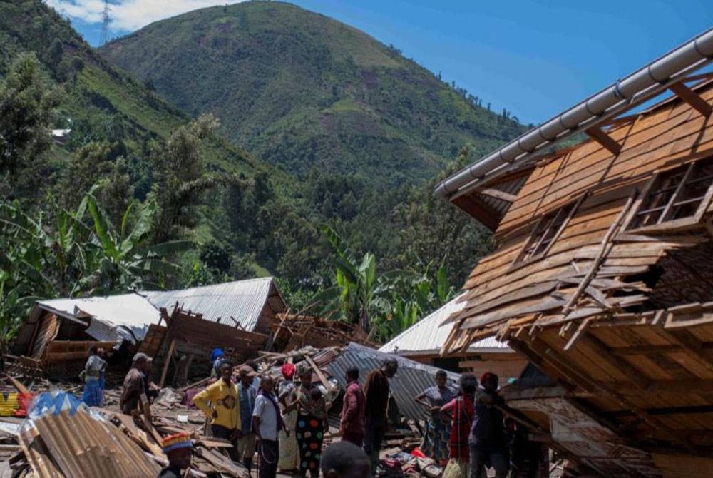 Pihak berkuasa tempatan menganggarkan lebih 5,000 orang masih hilang dalam kejadian itu. - Foto Reuters