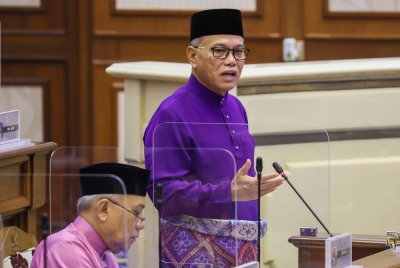 Wan Rosdy berucap ketika membuat penggulungan menjunjung kasih titah Pemangku Raja Pahang, Tengku Hassanal Ibrahim Alam Shah pada Mesyuarat Pertama Penggal Kedua DUN Pahang Ke-15 di Wisma Sri Pahang hari ini. - Foto Bernama