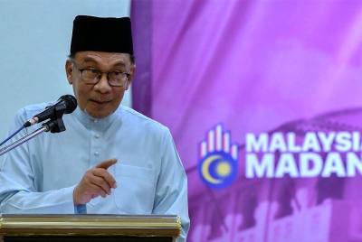 Perdana Menteri Datuk Seri Anwar Ibrahim berucap pada Program MADANI Ulama' dan Umara' Peringkat Negeri Kelantan 2023 di Kompleks Islam Jubli Perak Sultan Ismail Petra, Panji hari ini. - Foto:Bernama