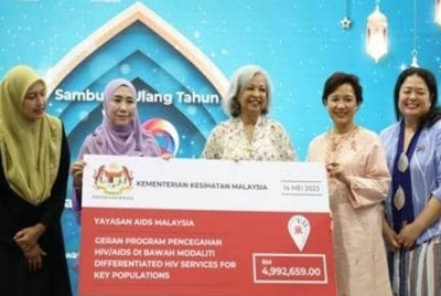 Dari kiri, Ketua sektor HIV/STI/Hepatitis C, Dr Anita Suleiman, Timbalan Ketua Pengarah Kesihatan (Kesihatan Awam), Datuk Dr Norhayati Rusli, Datin Paduka Marina Mahathir dan Dr Adeeba.