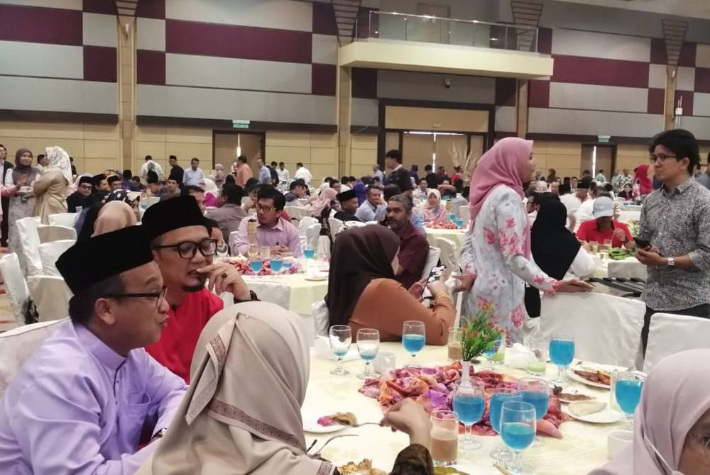 Antara tetamu yang hadir pada Majlis Jalinan Aidilfitri PKNS 2023 yang berlangsung di SACC pada Isnin.