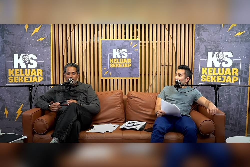 Shahril Sufian (kanan) ketika dalam Program Podcast Keluar Sekejap pada Isnin.