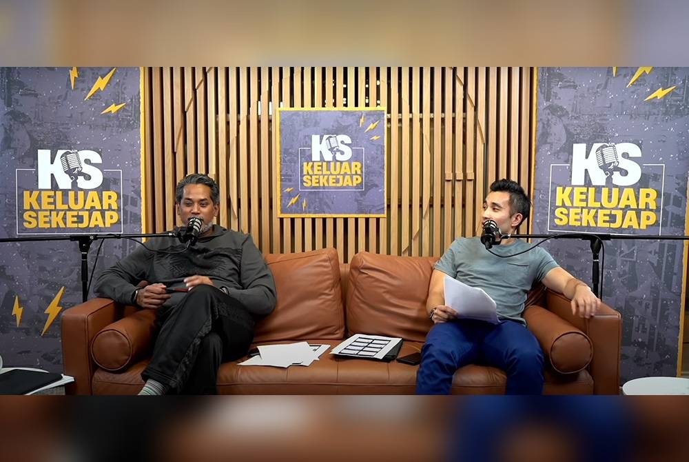 Shahril Sufian (kanan) ketika dalam Program Podcast Keluar Sekejap pada Isnin.