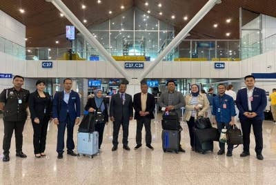 Mohamad bersama pegawai kanan kementerian berlepas ke Moscow bagi menyertai lawatan rasmi ke negara itu.