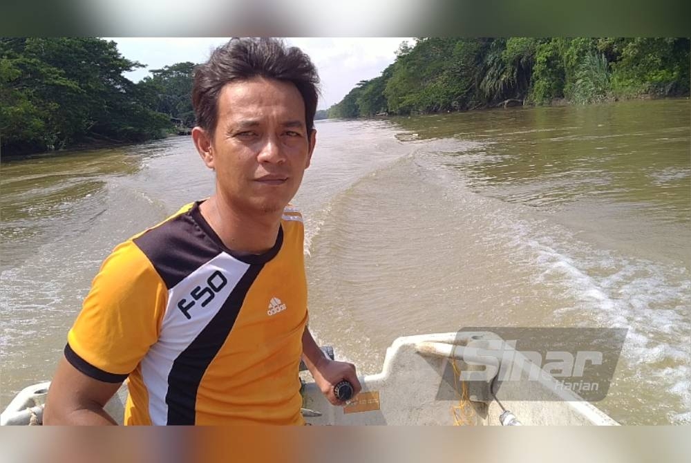 Nik Man mengakui nelayan berdepan risiko melalui kawasan sungai yang cetek kerana boleh merosakkan enjin dan badan bot.